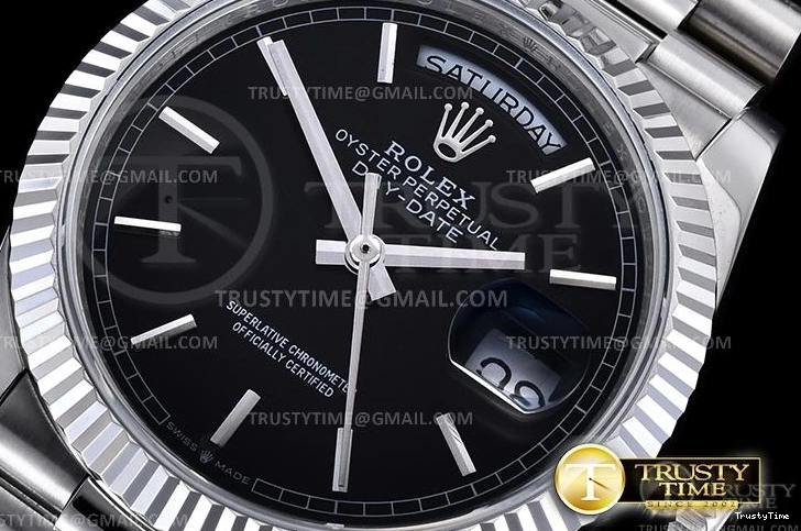 1003 Versatile RDD0220H – DayDate 36mm 701